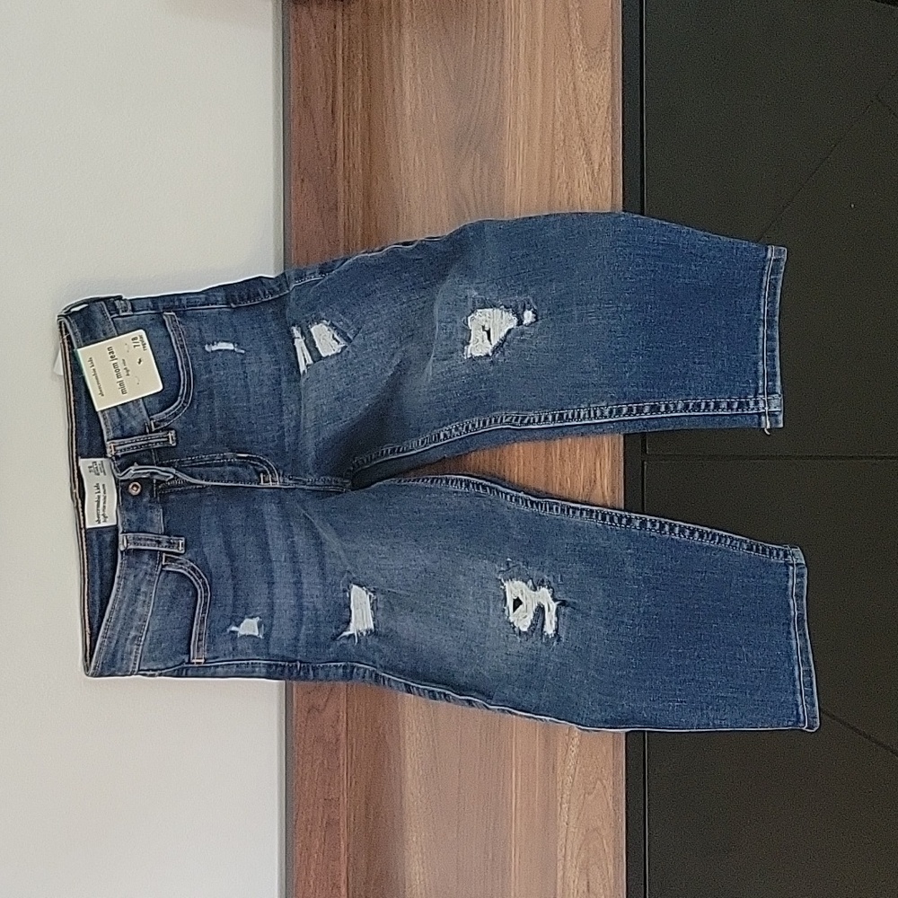 Girls size 7/8 Abercrombie "mini mom jeans"